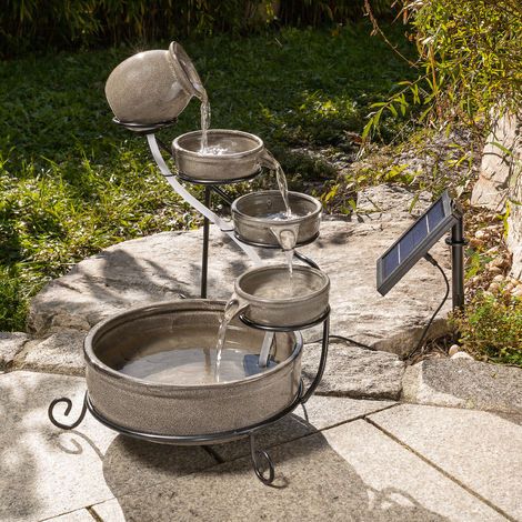 Brunnen im garten verkleiden