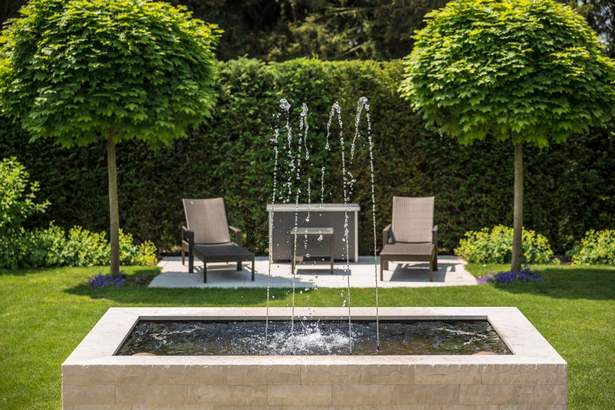 Garten mit springbrunnen