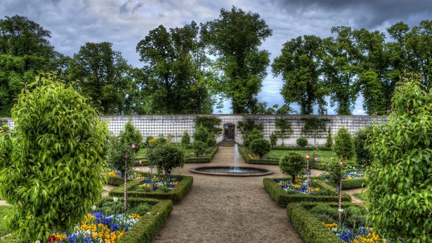 Garten mit springbrunnen