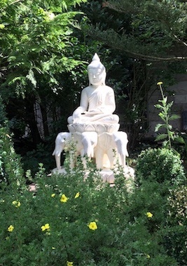 Gartengestaltung mit buddha