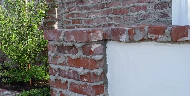 kleine-stutzmauer-aus-ziegelsteinen-60_9-19 Kleine Stützmauer aus Ziegelsteinen
