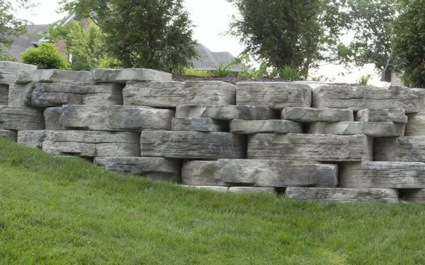 stutzmauerblocke-aus-naturstein-95_7-18 Stützmauerblöcke aus Naturstein