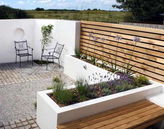 Gartenmauer modern gestaltet