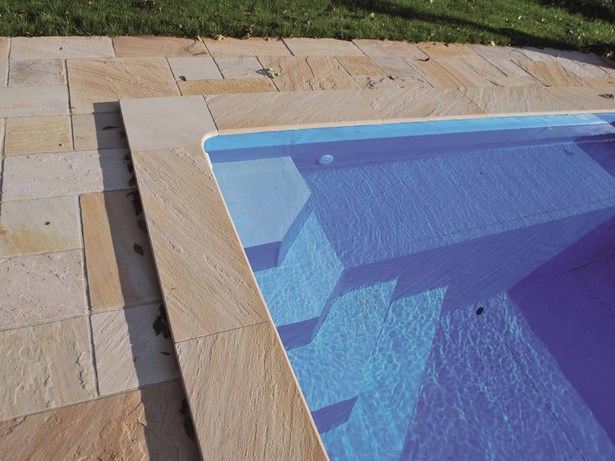 Pooleinfassung stein