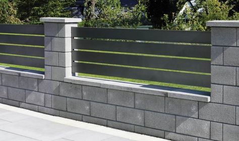 Gartenmauer mit zaun