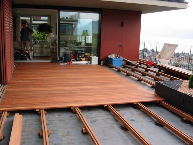 Gartensitzplatz aus holz