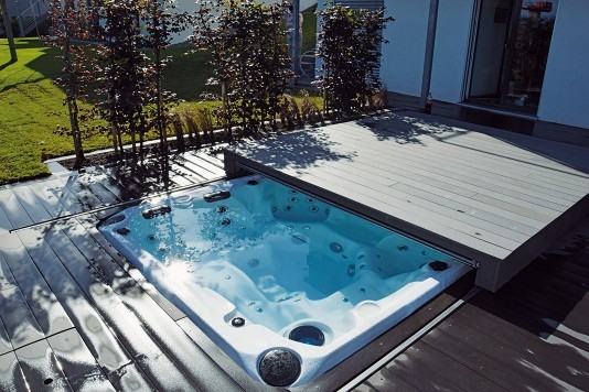 Jacuzzi im garten einbauen