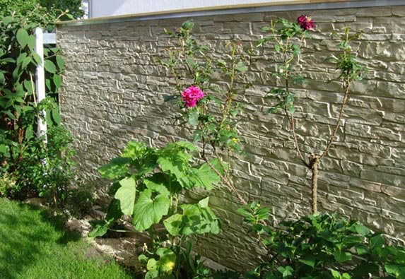 Terrassenwand verschönern