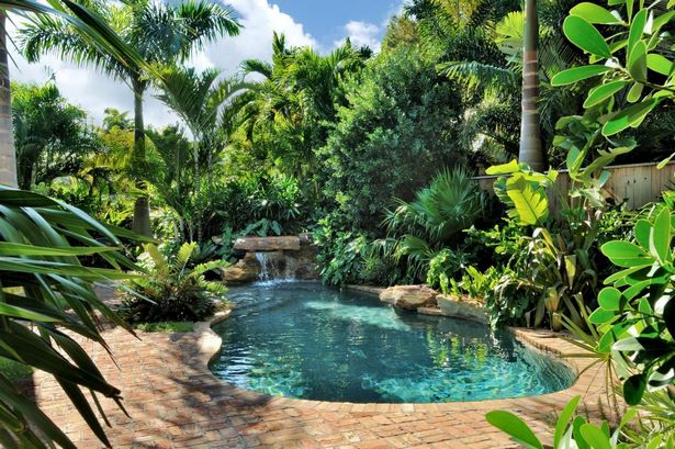 pool-tropische-landschaftsgestaltung-ideen-85_18 Pool tropical landscaping ideas