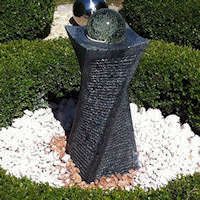 Gartenbrunnen mit drehender kugel