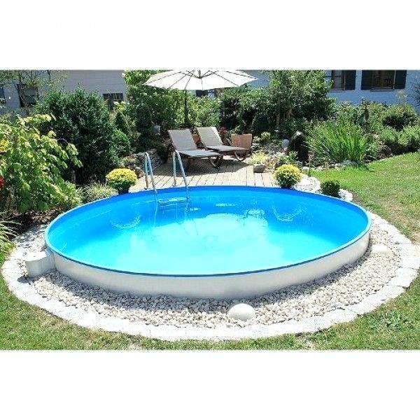 Eingebauter pool im garten