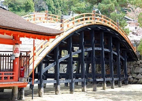 traditionelle-japanische-brucke-72_13-5 Traditionelle japanische Brücke